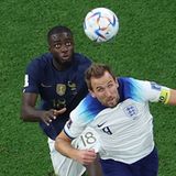 Dayot Upamecano (Frankreich / FC Bayern München)  Eine Stütze der französischen Defensive ist Dayot Upamecano (hier im Zweikampf gegen Englands Harry Kane). In vier von fünf Partien stand der wiedererstarkte Münchener Abwehrchef über die volle Spielzeit auf dem Platz, nur bei der 0:1-Niederlage gegen Tunesien, bei der eine französische B-Elf auf dem Platz stand, bekam der 24-Jährige eine Verschnaufpause. Bemerkenswert: In allen vier Spielen kam der Verteidiger ohne Verwarnung aus.