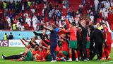 Nach dem Sieg über Portugal ist der Jubel beim Team von Marokko groß. Die Mannschaft hat nicht nur nach Belgien und Spanien einen weiteren Favoriten aus dem Turnier geworfen, sondern auch als erstes Team aus Afrika ein WM-Halbfinale erreicht. Im Spiel gegen Frankreich aber hat Marokko den Kürzeren gezogen.