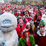 Blick auf die Teilnehmer der SantaCon