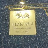 Bei schwerem Schneefall erlebten etwa 40 Reisende überwältigende Gastfreundschaft