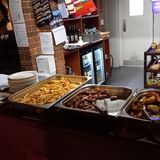 Im Pub gab es kostenloses Essen und warme Getränke