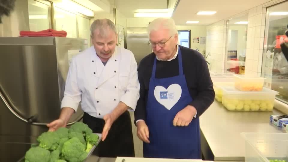 Video: Steinmeier besucht Wärmestube für Obdachlose in Berlin