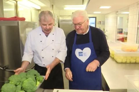 Video: Steinmeier besucht Wärmestube für Obdachlose in Berlin