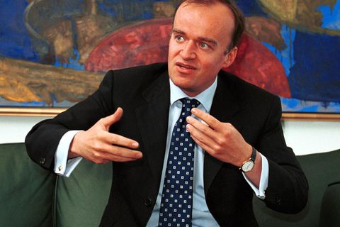 Da lief es bei ihm noch: Leonhard Fischer im Jahr 2000 bei seiner Arbeit in der Dresdner Bank.