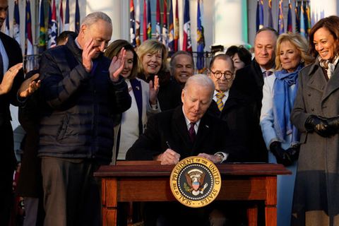 "Respect for Marriage Act": "Heute ist ein guter Tag": Biden unterzeichnet Gesetz zum Schutz der Homo-Ehe