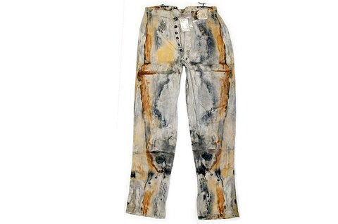 Alte Jeans mit Flecken