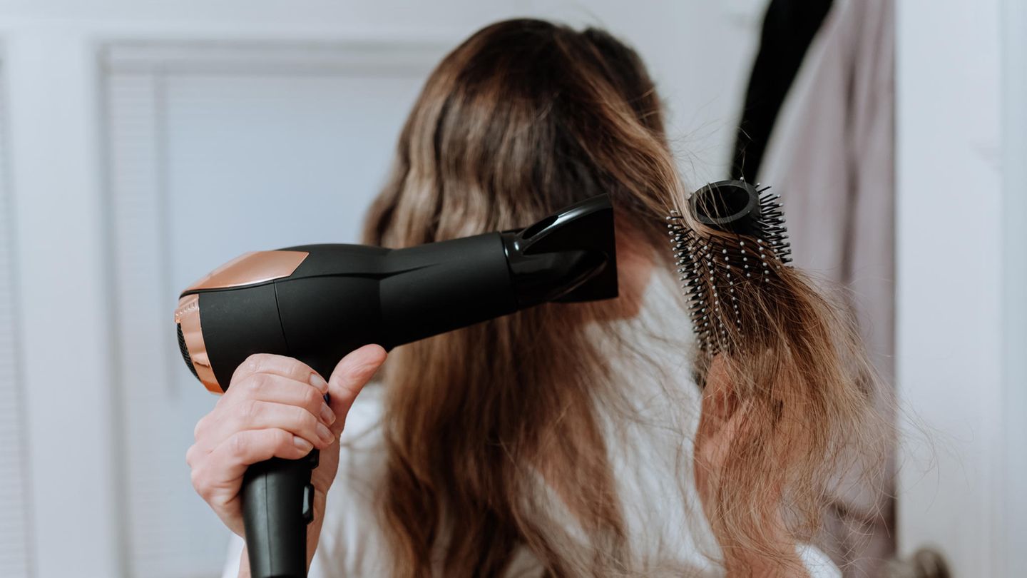 Schöne Haare: Philips Haartrockner 31 Prozent günstiger – für 30,99 Euro