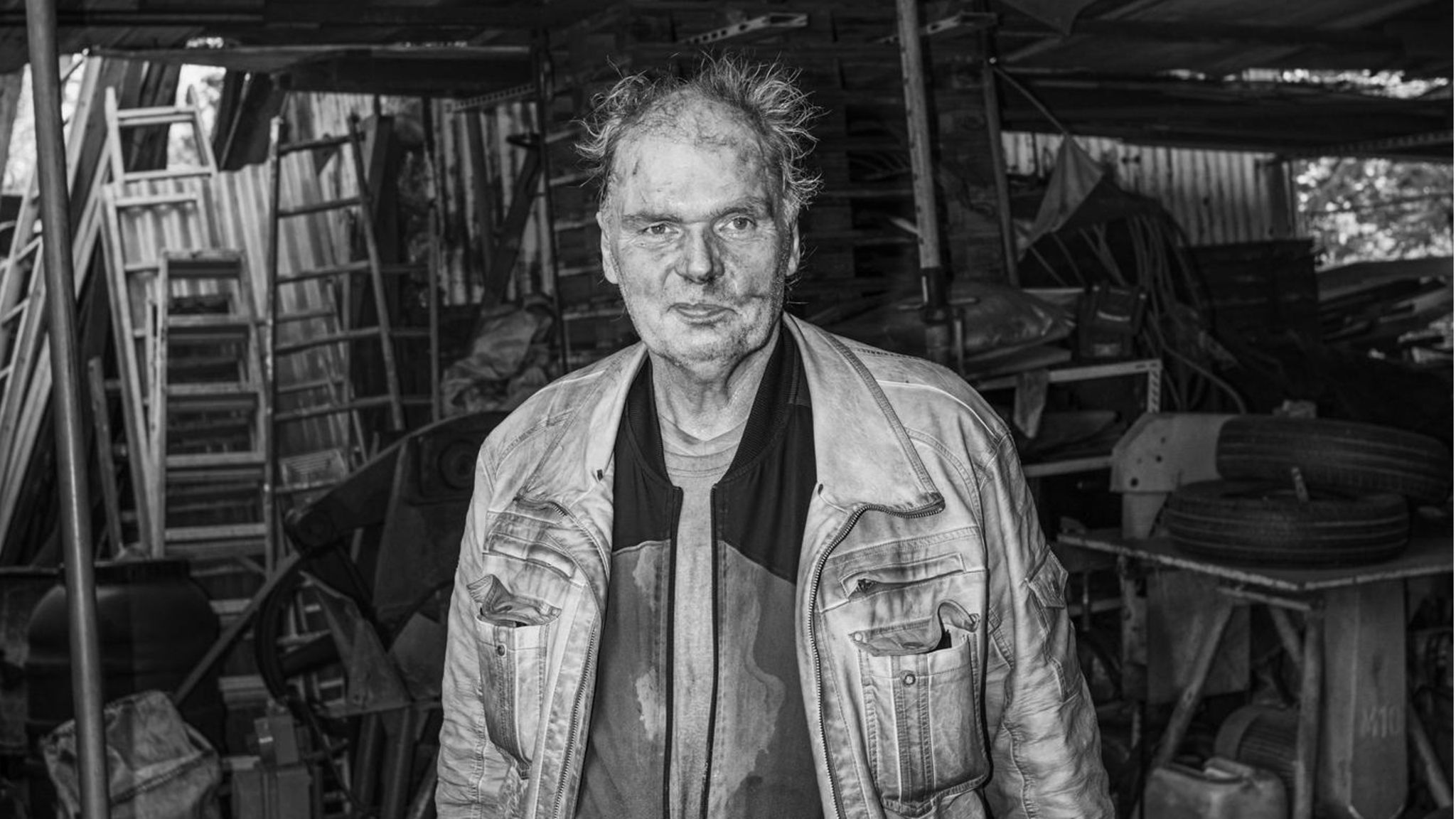 Gerd hat viele Jahre in seinem Job als Kohle-Brikettschlepper auf dem Buckel