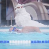 Schwimmer im Charlton Lido im Hornfair Park