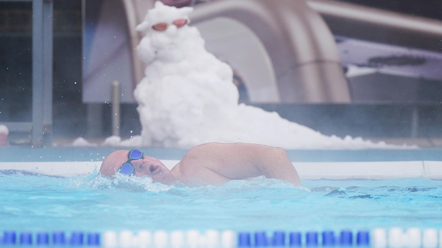 Schwimmer im Charlton Lido im Hornfair Park