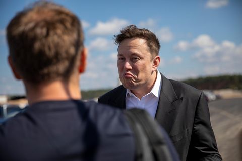 Kein Grund zur Freude: Elon Musk muss mit Twitter nun genauer hinsehen.
