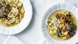 Essen: Der kräftige Ochsenfleisch-Eintopf, der Gaisburger Marsch, braucht viel Zeit und Zuwendung, damit er gelingt. Sogar Sterneköche sind ihm treu geblieben. Der Aufwand lohnt also! Hier geht's zum Rezept! Gaisburger Marsch