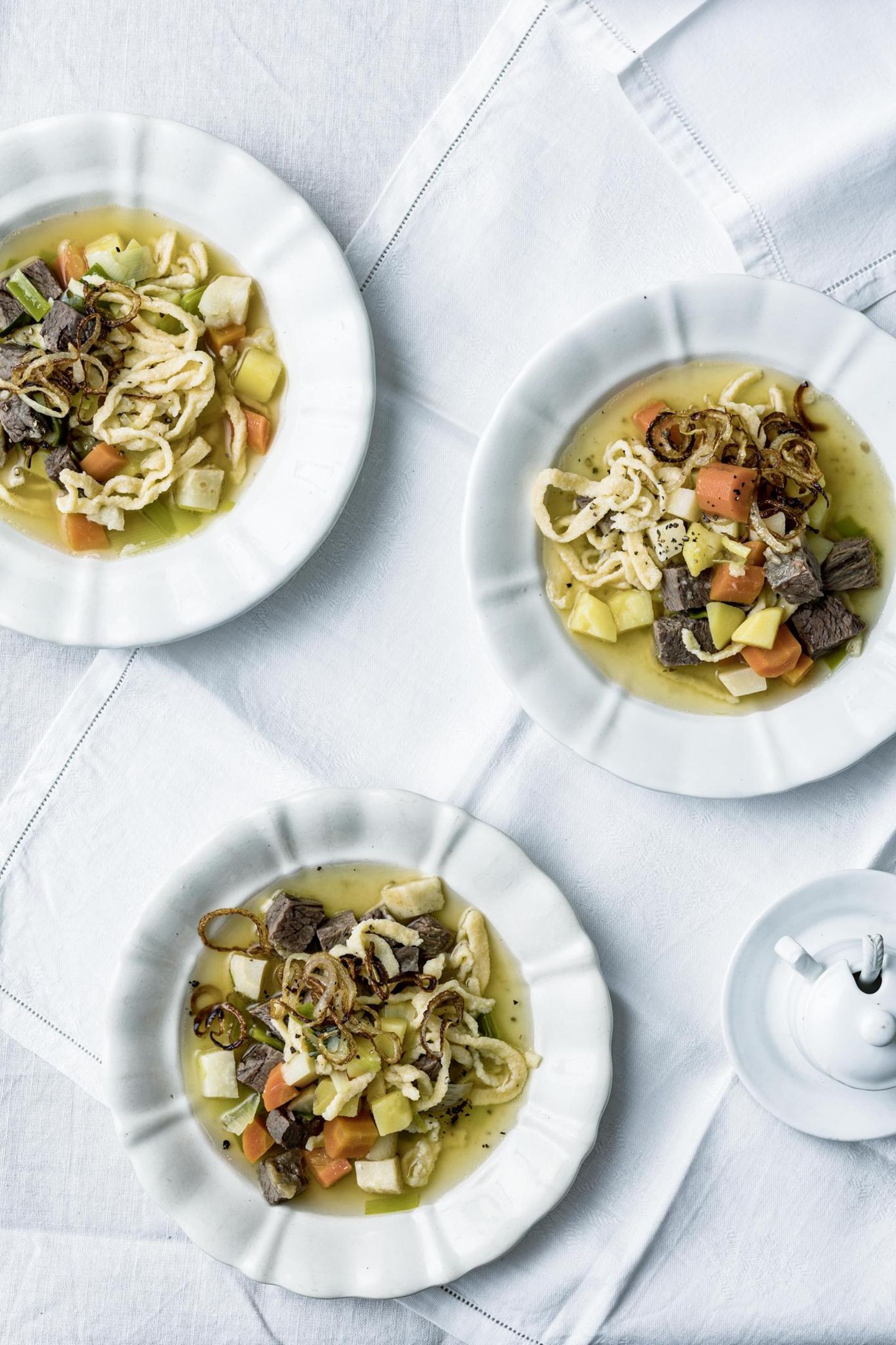 Essen: Der kräftige Ochsenfleisch-Eintopf, der Gaisburger Marsch, braucht viel Zeit und Zuwendung, damit er gelingt. Sogar Sterneköche sind ihm treu geblieben. Der Aufwand lohnt also! Hier geht's zum Rezept! Gaisburger Marsch