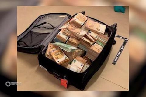 EU-Korruptionsskandal: "Koffer voller Geld": Belgische Polizei veröffentlicht Fotos – Kailis Anhörungstermin verschoben