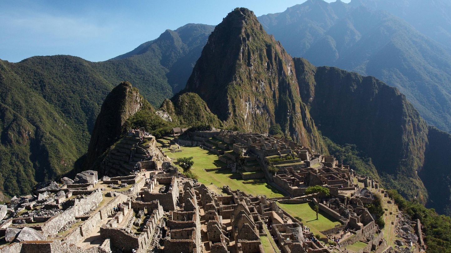 Bahnstrecke Gesperrt Ausnahmezustand In Peru Hunderte Touristen 