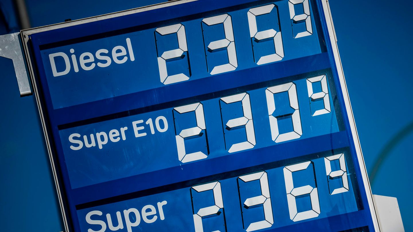 8. März: Diesel und E10 über zwei Euro pro Liter