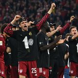 23. April: FC Bayern München zum zehnten Mal in Serie deutscher Fußball-Meister