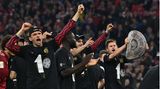 23. April: FC Bayern München zum zehnten Mal in Serie deutscher Fußball-Meister