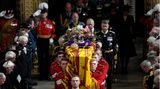 8. September: Palast: Queen Elizabeth II. ist tot