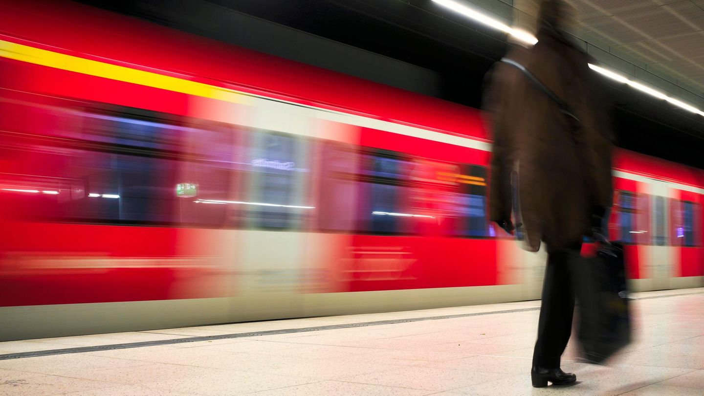 Ein Zug der Stuttgarter S-Bahn