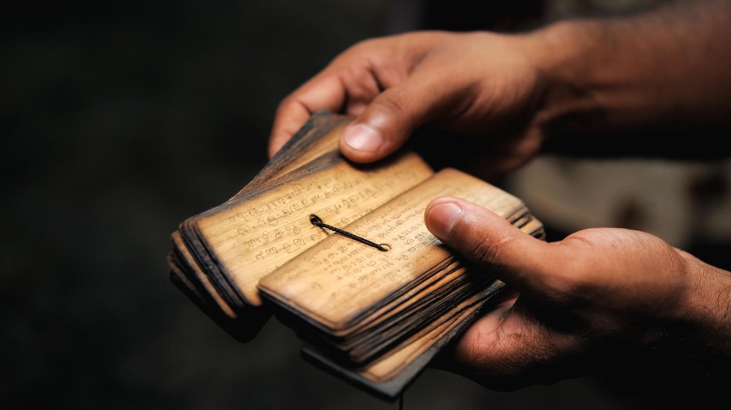 Sanskrit auf Holztäfelchen