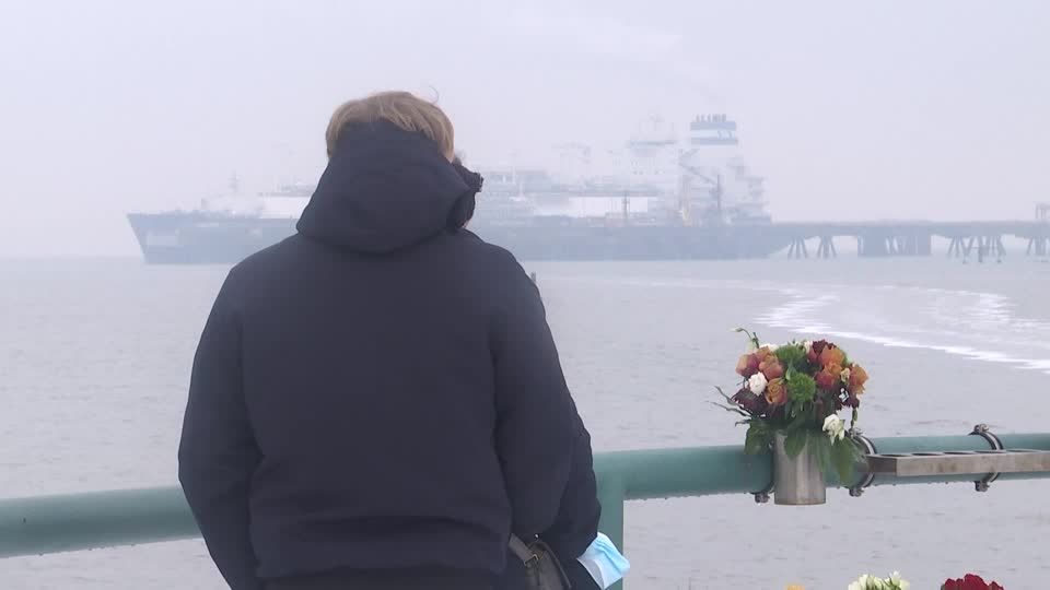 Video: Bürger sehen LNG-Terminal mit gemischten Gefühlen Video: Bürger sehen LNG-Terminal mit gemischten Gefühlen