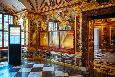 Leere Vitrine im Grünen Gewölbe in Dresden