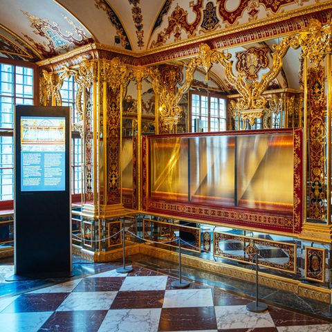 Leere Vitrine im Grünen Gewölbe in Dresden