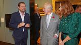 Leonardo DiCaprio wurde nach dem riesigen Erfolg von "Titanic" zum globalen Mädchenschwarm. Der US-Amerikaner mit deutschen Wurzeln spielte danach in Kino-Hits wie "Inception", "Django Unchained", "The Wolf of Wall Street" und "Der große Gatsby". 2016 erhielt er für seine Rolle in "The Revenant" den Oscar. Privat wurde der Hollywoodstar für seine Vorliebe für junge Models oft gehänselt. Verheiratet war DiCaprio nie und hat auch keine Kinder. Mit Regie-Legende Martin Scorsese verbindet ihn eine langjährige Freundschaft. 2023 wird er in dessen neuem Film "Killers of the Flower Moon" zu sehen sein. Abseits der Schauspielerei engagiert sich Leonardo DiCaprio seit vielen Jahren für den Umwelt- und Naturschutz. So war er 2021 zur Klimakonferenz COP26 eingeladen und traf dort auf den heutigen König Charles III. und Modedesignerin Stella McCartney (s. Bild).