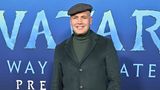 In "Titanic" mimte er den Bösen: Billy Zane. Der US-Amerikaner hatte bereits vor dem Blockbuster seine Karriere gestartet. 1985 und 1989 war er in den ersten beiden "Zurück in die Zukunft"-Filmen in einer kleinen Rolle zu sehen. 1991 war er in mehreren Folgen der Erfolgsserie "Twin Peaks" zu sehen und fünf Jahre später im Superhelden-Film "Das Phantom". In den folgenden Jahren sah man ihn in den Serien "Boston Public" und "Charmed". 2018 ließ er seine "Titanic"-Rolle des Cal Hockley noch einmal in der Mystery-Komödie "Holmes & Watson" aufleben. In einem seiner nächsten Filme wird der Schauspieler Legende Marlon Brando verkörpern. Privat ist Zane geschieden und Vater zweier Töchter. 