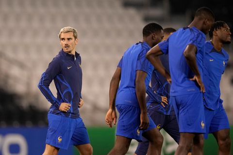 Antoine Griezmann (l.) mit Mannschaftskameraden im Training