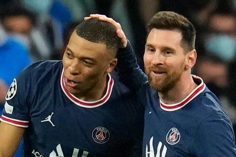 "Anfangs seltsam, dann spektakulär": Kylian Mbappé (l.) und Lionel Messi im Trikot von Paris Saint-Germain