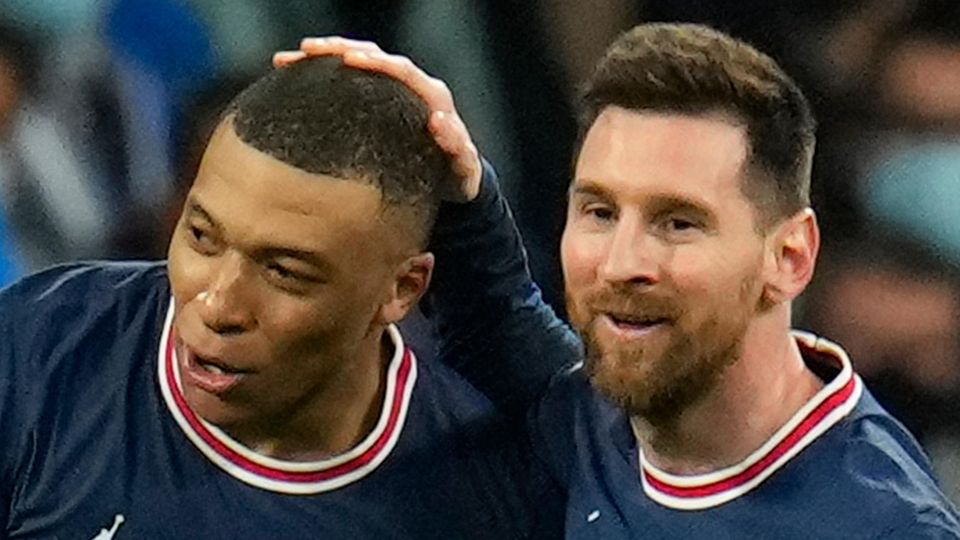 "Anfangs seltsam, dann spektakulär": Kylian Mbappé (l.) und Lionel Messi im Trikot von Paris Saint-Germain