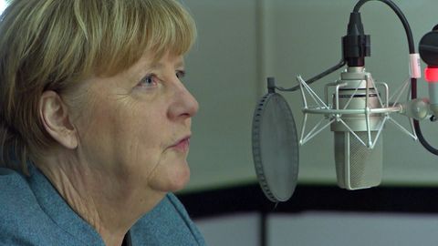 Ex-Bundeskanzlerin Angela Merkel bei der Aufnahme des SWR-Podcasts "Sprechen wir über Mord!?"