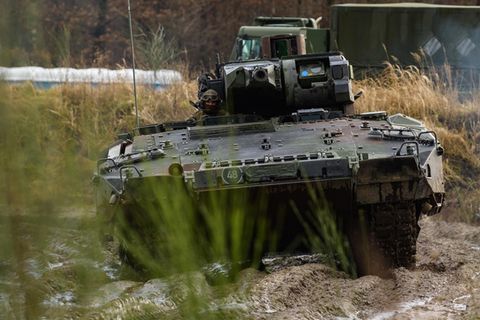 Puma-Panzer der Bundeswehr bei einer Übung im niedersächsischen Munster im Februar