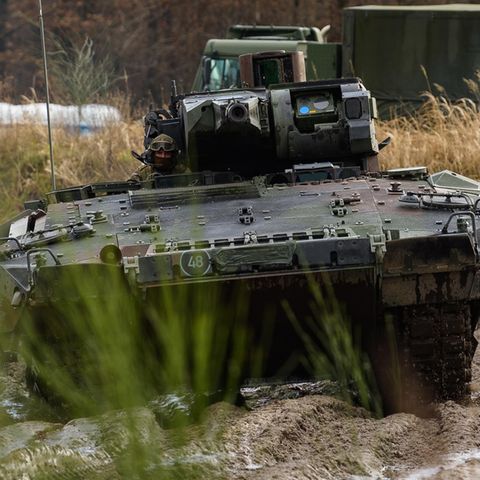 Puma-Panzer der Bundeswehr bei einer Übung im niedersächsischen Munster im Februar