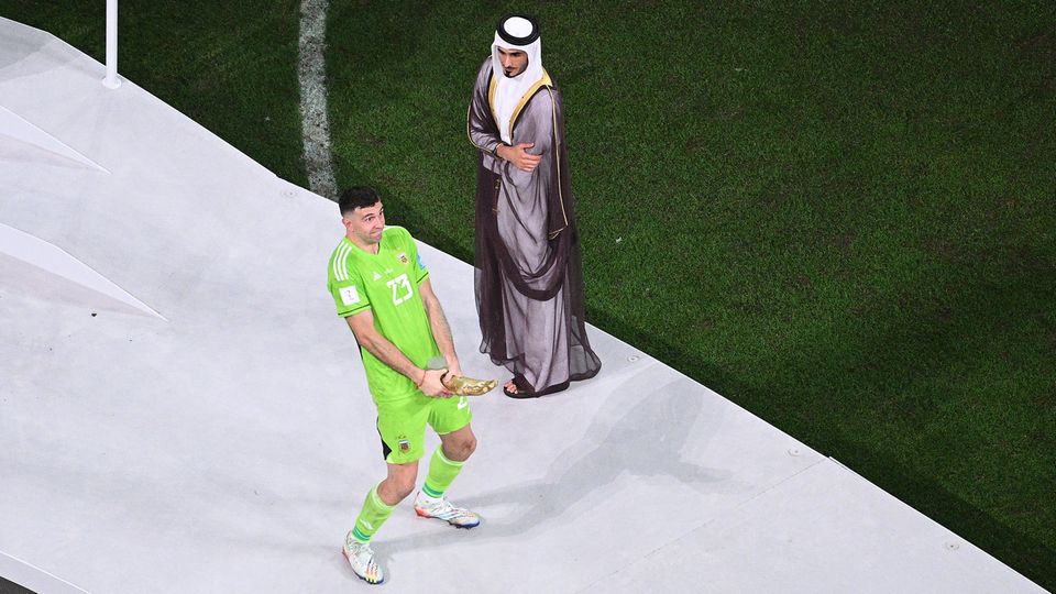 Was wohl der katarische Scheich über den Gast aus Argentinien denkt?