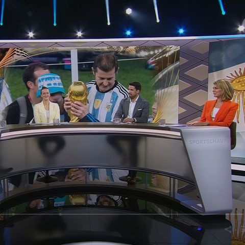 ARD-Expertinnen- und -Expertenrunde zur Fußball-WM: Thomas Hitzlsperger, Almuth Schult, Sami Khedira, Moderatorin Jessy Wellmer