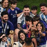 Familienfoto mit Pokal