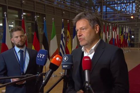Video: Habeck warnt vor "ungestümem Vorgehen" bei Gaspreisdeckel