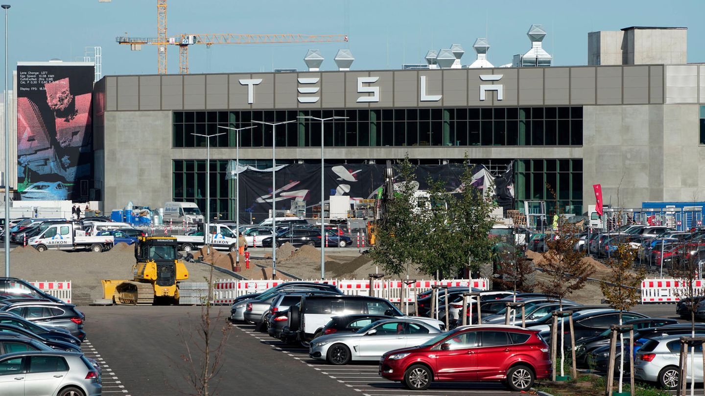 Die Tesla-Fabrik in Grünheide. Nun ermittelt die Staatsanwaltschaft wegen fehlender Genehmigungen.
