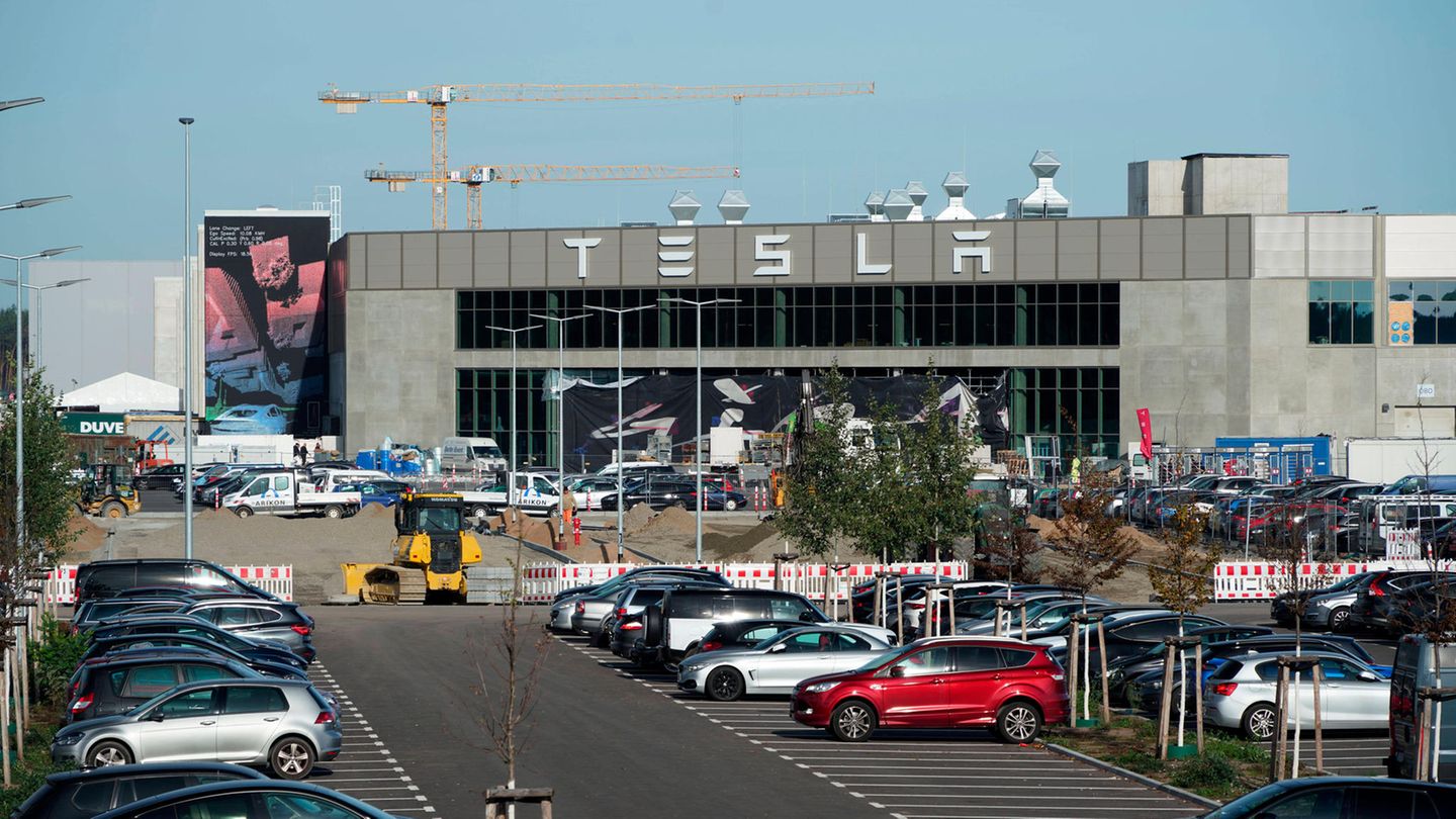 Die Tesla-Fabrik in Grünheide. Nun ermittelt die Staatsanwaltschaft wegen fehlender Genehmigungen.