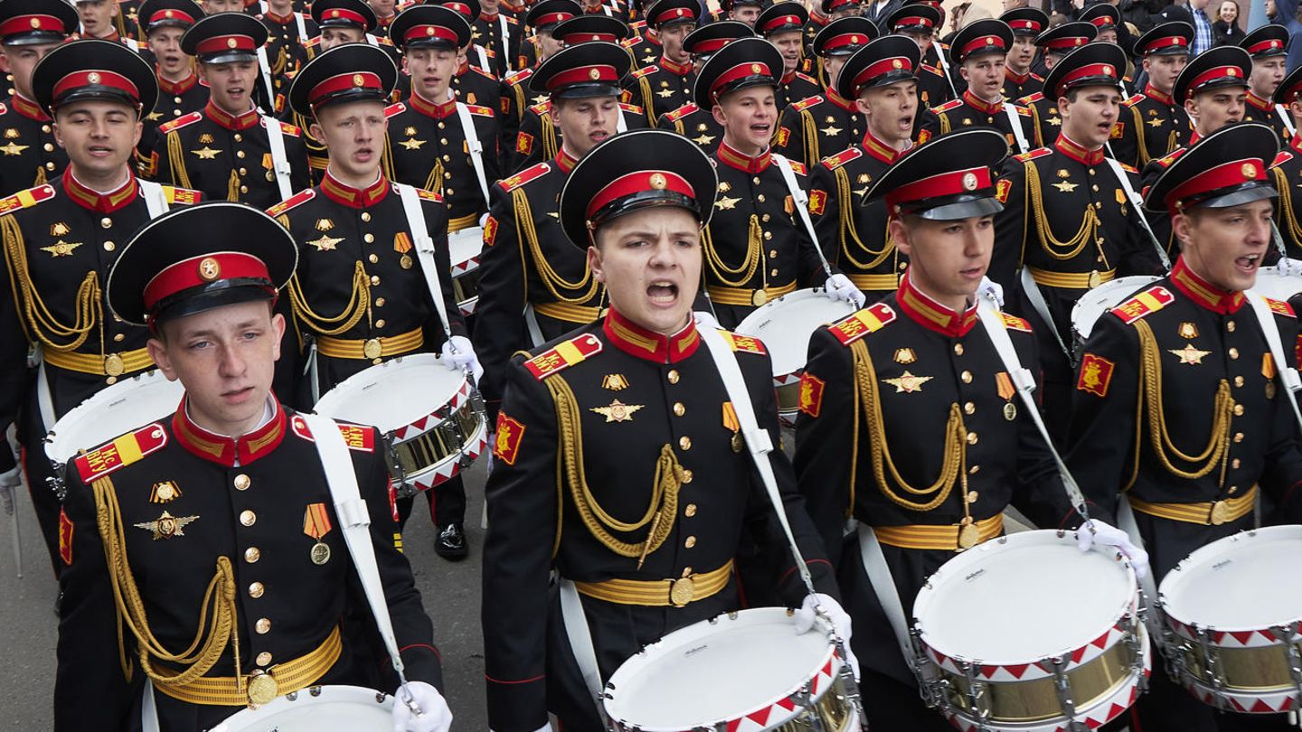 Ukraine-Krieg: Bislang nur bei Militärparaden im Einsatz: Für russische Musiker geht es bald an die Front. Bislang nur bei Militärparaden im Einsatz: Für russische Musiker geht es bald an die Front.