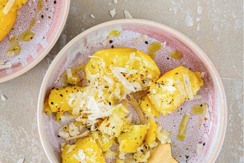 Das ist Sternekoch Paul Ivics Expressgericht: Kartoffeln mit Kurkuma und Parmesan. Das Rezept finden Sie unten im Text. 