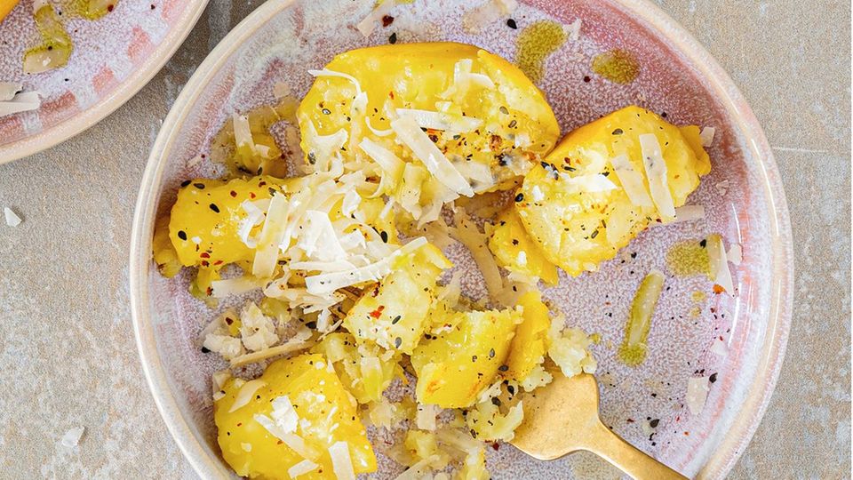 Expressgerichte: Das ist Sternekoch Paul Ivics Expressgericht: Kartoffeln mit Kurkuma und Parmesan. Das Rezept finden Sie unten im Text. Das ist Sternekoch Paul Ivics Expressgericht: Kartoffeln mit Kurkuma und Parmesan. Das Rezept finden Sie unten im Text.