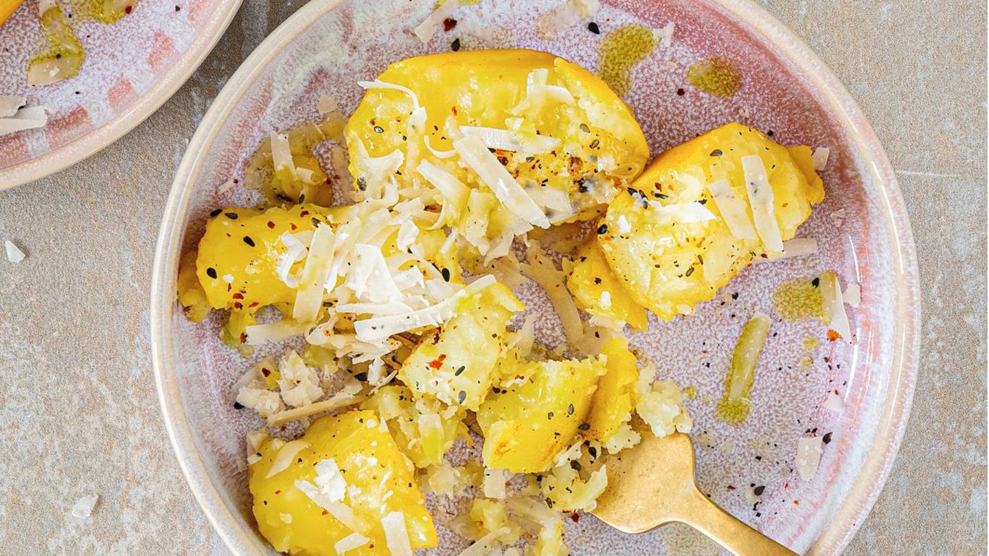 Das ist Sternekoch Paul Ivics Expressgericht: Kartoffeln mit Kurkuma und Parmesan. Das Rezept finden Sie unten im Text. 