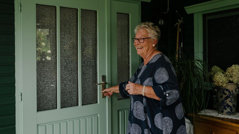 Haushüterin Elke Pastor passt auf, wenn andere in den Urlaub fahren