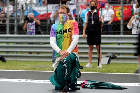 Vor dem Großen Preis von Ungarn 2021 kniete Sebastian Vettel in Solidarität mit Black Lives Matter Bewegung nieder