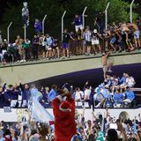 In einem offenen Bus ging die Fahrt durch die argentinische Hauptstadt