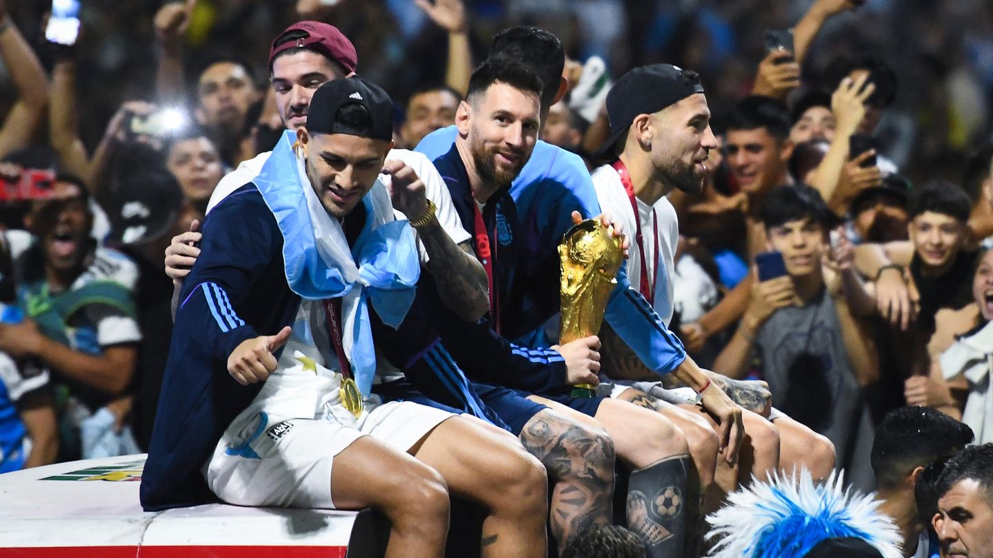 Argentina: Millions of fans pay homage to Messi and the national team